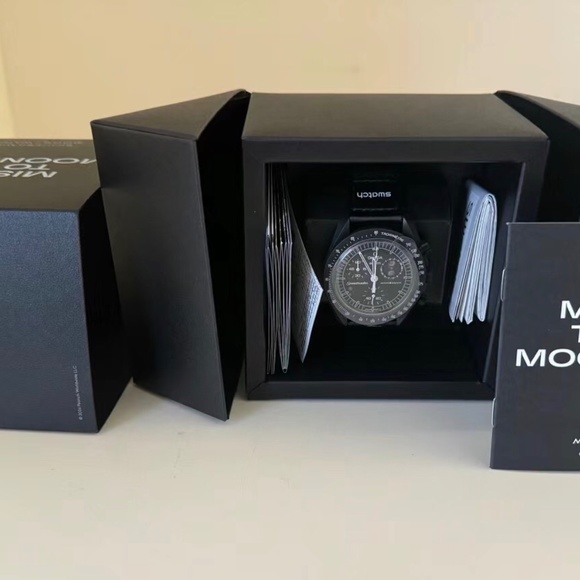 SwatchXOmega snoopy Moonswatch - Picture 2 of 3